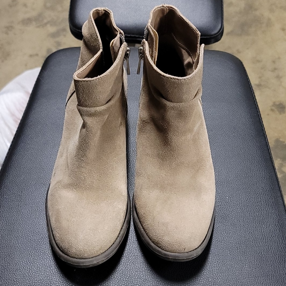 Jessica Simoson Tan ankle boots size 8